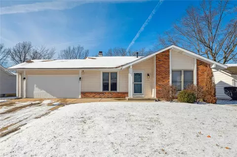157 Thornway Dr, Saint Peters, MO 63376