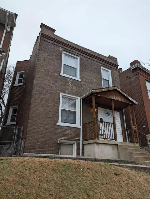 2137 Stansbury St, Saint Louis, MO 63118