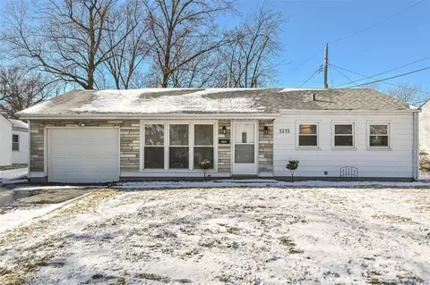 1315 Gahan Dr, Florissant, MO 63031