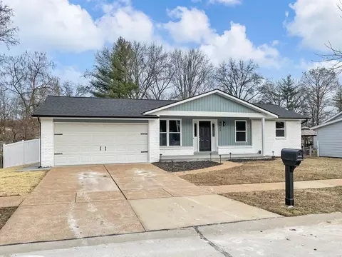 2627 Vortex Dr, Saint Louis, MO 63129