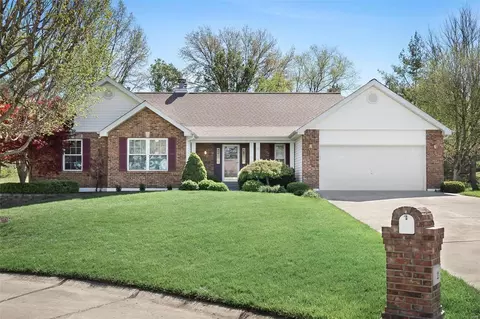 11 Muirfield Ct N, Saint Charles, MO 63304
