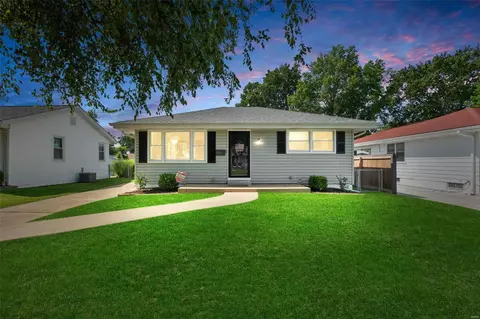 4032 Healy Ct, Saint Louis, MO 63123