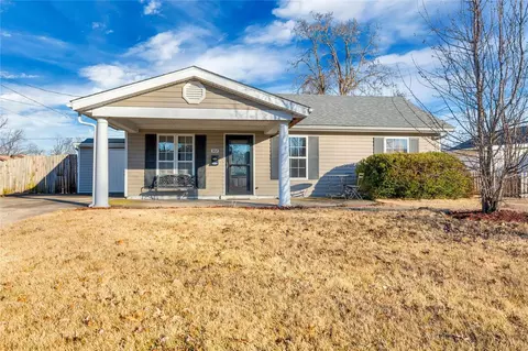 302 Saint Margaret Ln, O'fallon, MO 63366
