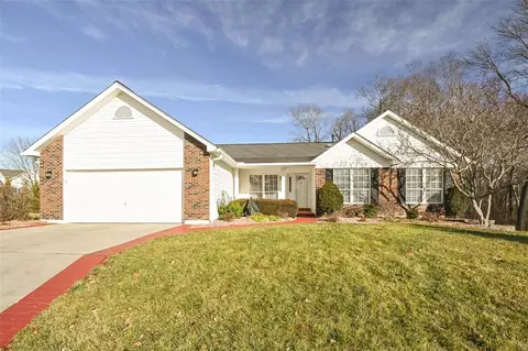 18 Deer Park Ct, St. Peters, MO 63304