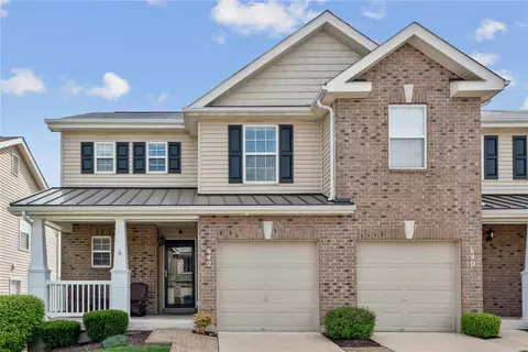 642 Country Village Dr, Lake Saint Louis, MO 63367