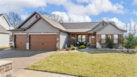205 Lonepine Dr, Wentzville, MO 63385