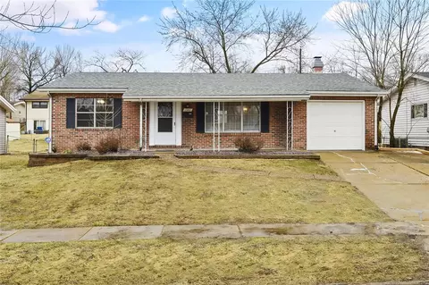 1340 Saint Anthony Ln, Florissant, MO 63033