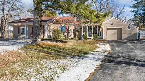 346 Holloway Rd, Ballwin, MO 63011