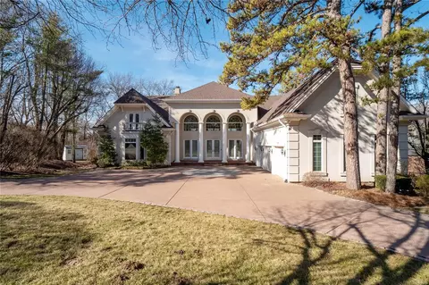 2303 N Geyer Rd, Frontenac, MO 63131