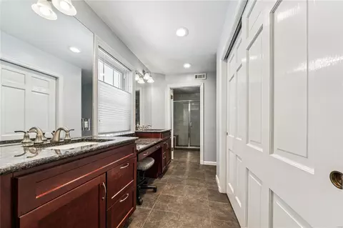 Bath - 7 Highgate Rd, Saint Louis, MO 63132 photo 1 of 5