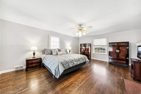 Bedroom - 7 Highgate Rd, Saint Louis, MO 63132 photo 1 of 6