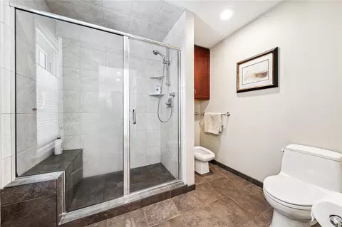 Bath - 7 Highgate Rd, Saint Louis, MO 63132 photo 2 of 5