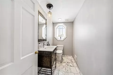 Bath - 7 Highgate Rd, Saint Louis, MO 63132 photo 4 of 5