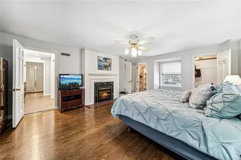 Bedroom - 7 Highgate Rd, Saint Louis, MO 63132 photo 2 of 6