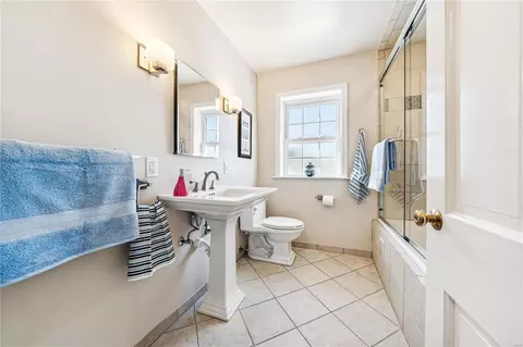 Bath - 7 Highgate Rd, Saint Louis, MO 63132 photo 3 of 5