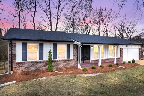 5 Marie Ct, Manchester, MO 63011