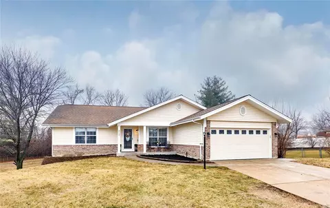 517 Pioneer Dr, Saint Peters, MO 63376