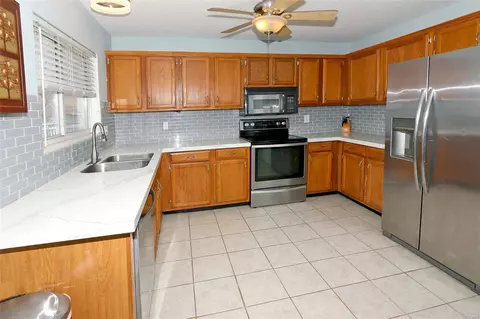 Kitchen - 1436 Pepperdine Ct, Ballwin, MO 63021 photo 3 of 5