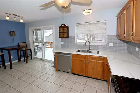 Kitchen - 1436 Pepperdine Ct, Ballwin, MO 63021 photo 4 of 5