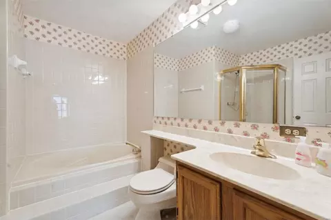 Bath - 645 Highview Circle Dr, Ballwin, MO 63021 photo 2 of 3