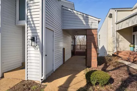 Exterior - 645 Highview Circle Dr, Ballwin, MO 63021 photo 7 of 8