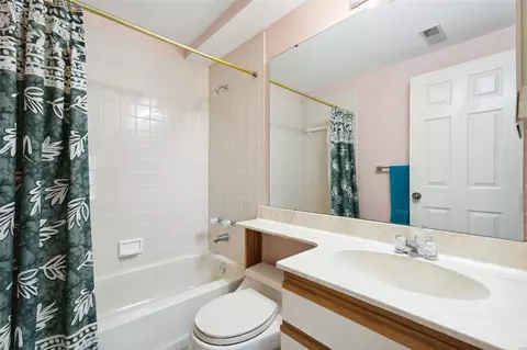Bath - 645 Highview Circle Dr, Ballwin, MO 63021 photo 3 of 3