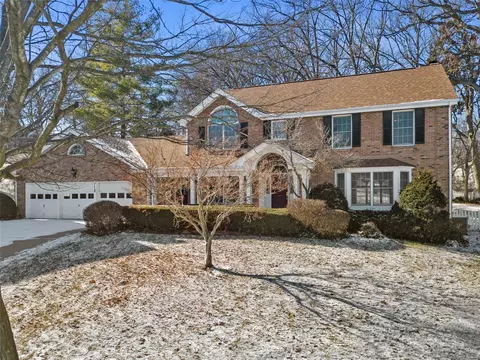 712 Woodridge Heights Ct, Manchester, MO 63011