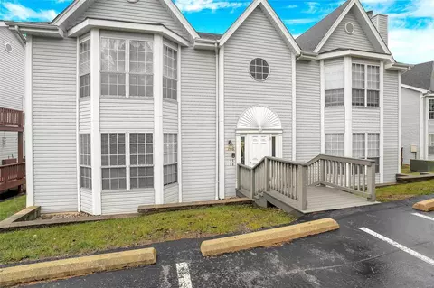 1716 Whispering Creek Dr #C, Ballwin, MO 63021