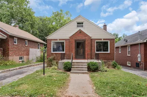 10068 Diamond Dr, Saint Louis, MO 63137