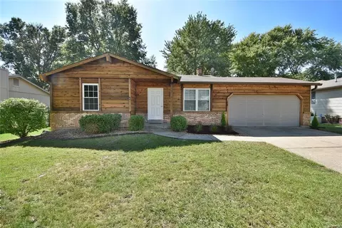 131 Whispering Oaks Dr, Saint Charles, MO 63304
