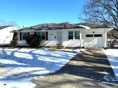 10072 Ashbrook Dr, Saint Louis, MO 63137