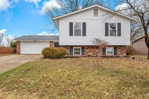 37 S Hillview Dr, Saint Peters, MO 63376