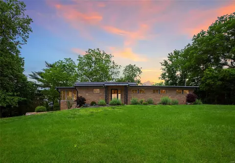 12617 W Watson Rd, Sunset Hills, MO 63127