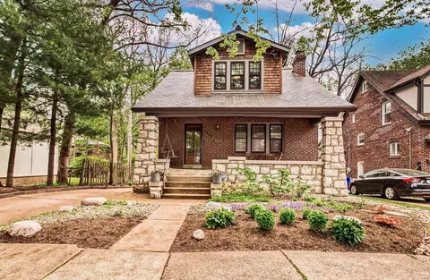 7438 Teasdale Ave, University City, MO 63130