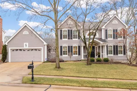 754 Carman Meadows Dr, Manchester, MO 63021