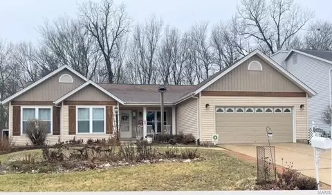 1151 Treeshade Dr, Saint Peters, MO 63376
