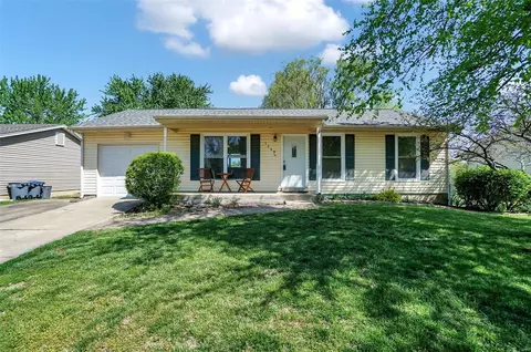 1349 Half Moon Dr, O'fallon, MO 63366 photo 2
