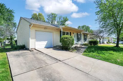 1349 Half Moon Dr, O'fallon, MO 63366 photo 4