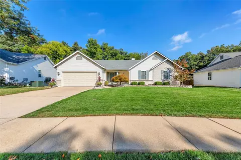 8 Alpine Ridge Ct, Saint Peters, MO 63376