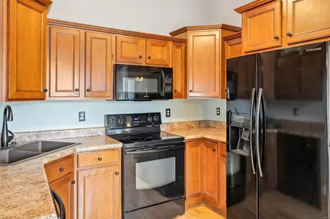 Kitchen - 63 White Doe Ct, Eureka, MO 63025 photo 2 of 4