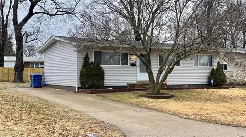 745 Gonzaga Ln, Florissant, MO 63031