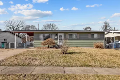 1275 Swan Dr, Florissant, MO 63031