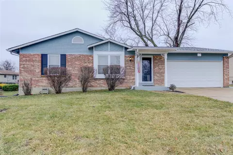 17 Horizon Dr, Saint Peters, MO 63376
