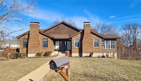 5104 Melitta Dr, Saint Louis, MO 63128