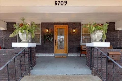 8709 Burton Ave, Saint Louis, MO 63114