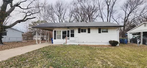10561 Spring Garden Dr, Saint Louis, MO 63137