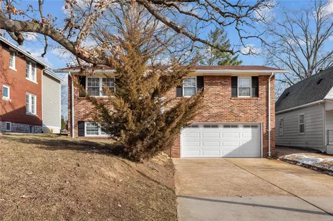2520 Bremerton Rd, Brentwood, MO 63144