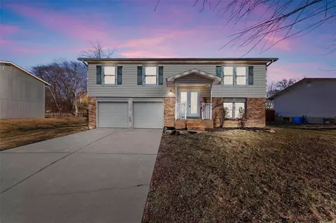 3839 Duchess Dr, Saint Charles, MO 63304