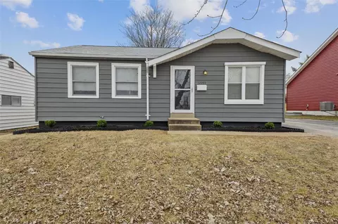 12260 Fleetwood Pl, Maryland Heights, MO 63043
