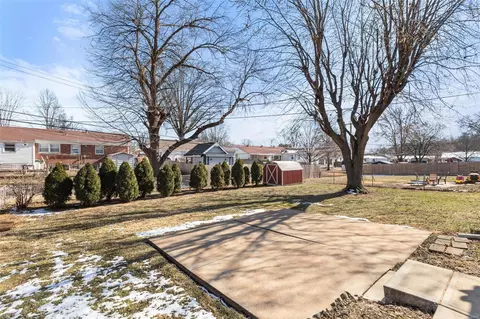 Exterior - 9032 Kickapoo Dr, Saint Louis, MO 63123 photo 6 of 8